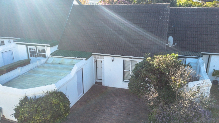 To Let 3 Bedroom Property for Rent in Wynberg Upper Western Cape